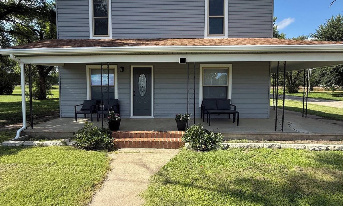 Solomon Cabin | Comfortable Kansas lodge for families, friends, and small groups