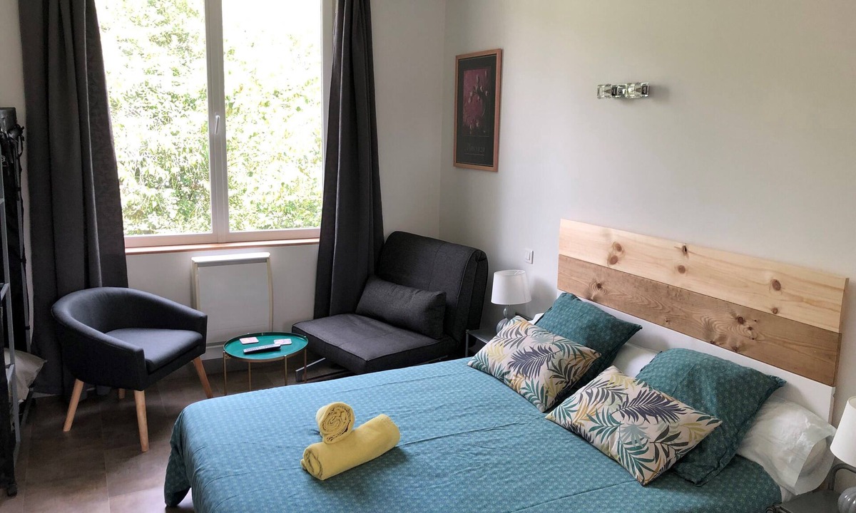 Maurepas Apartment | Comfortable studio - Garden and free parking