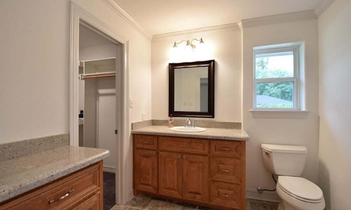 Angleton House | Comfy1-bedroom 1-bath with WiFi and Cable TV in lovely Angleton
