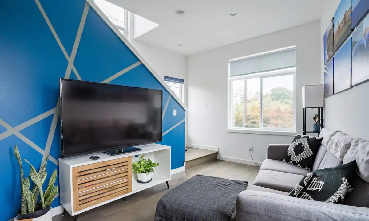 North Delridge House | Contemporary 3 BR & 3.5 BA Home in West Seattle
