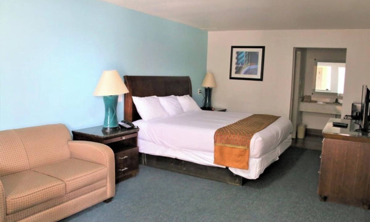 Cuero Hotel | Convenient Room for Exploring Downtown, w/Onsite Pool & Free Parking