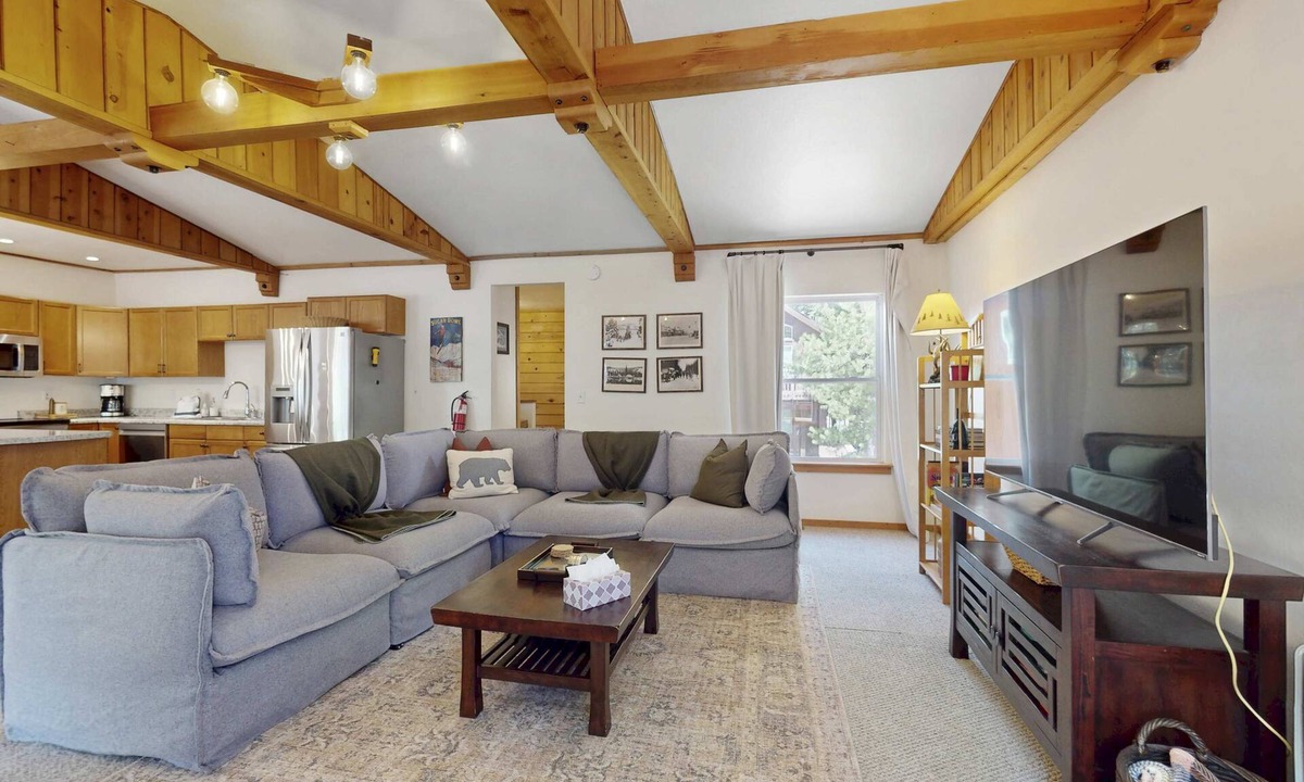 Donner Lake Woods House | Conveniently located home with fully stocked kitchen, W&D, fast wifi & loft