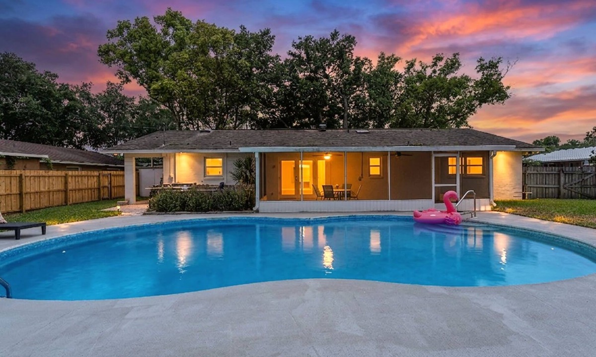 Lakeland House | Conveniently Located - S Lakeland Pool Home, Pet and Family Friendly