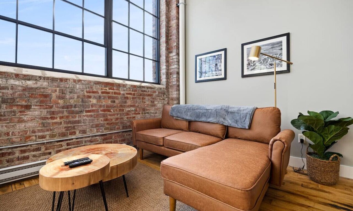 Peoria Apartment | Cooperage 214 | Mid-century 1BD Loft | Peoria