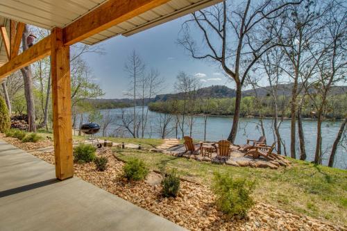 Norfork House | 'CopperTop Cabin' Waterfront White River Retreat
