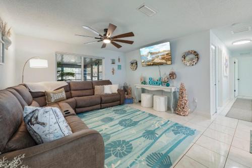 Tropic House | Coral Cove 3 Bed 2 Bath Pool Home in Melbourne