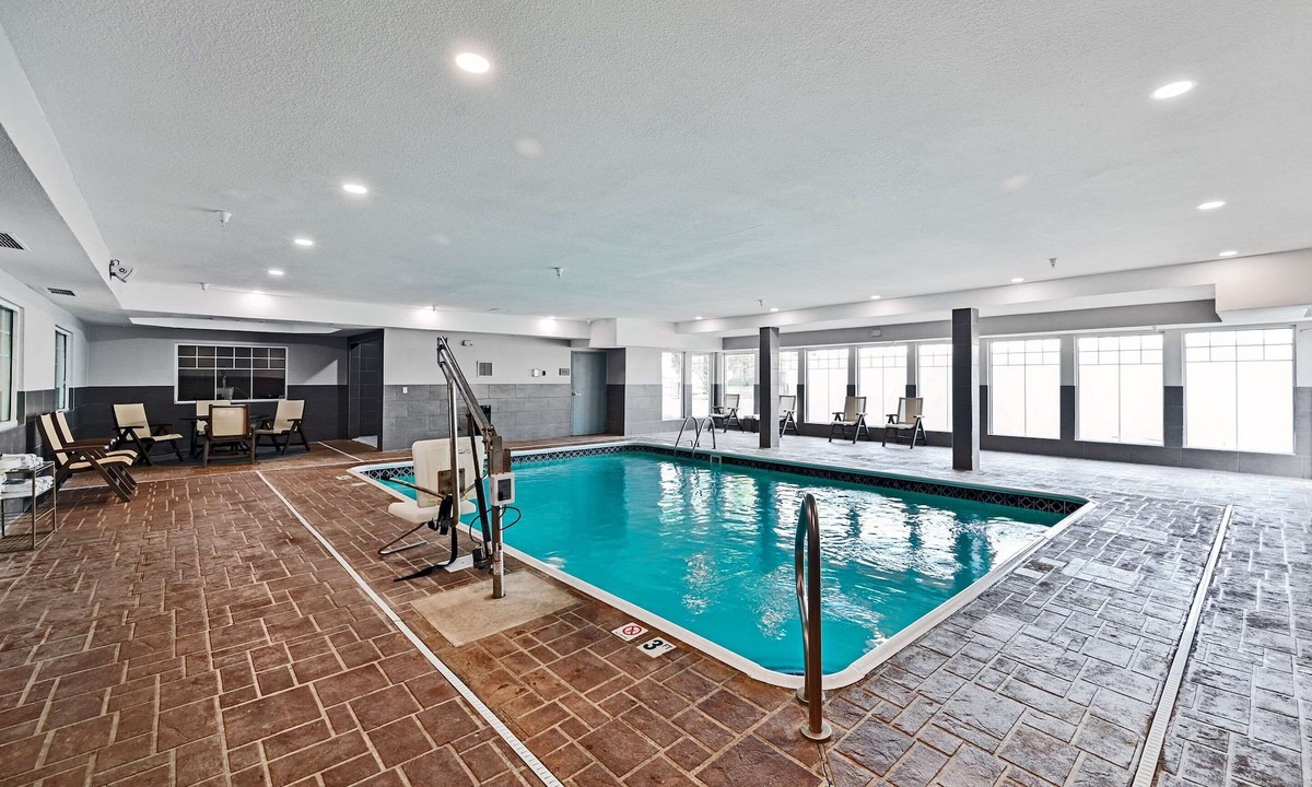 Bloomington Hotel | Country Inn & Suites by Radisson, Bloomington-Normal Airport, IL