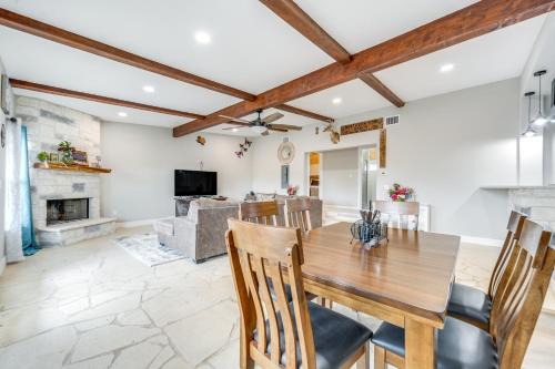 Rochelle House | Countryside Texas Home w/Fire Pit!