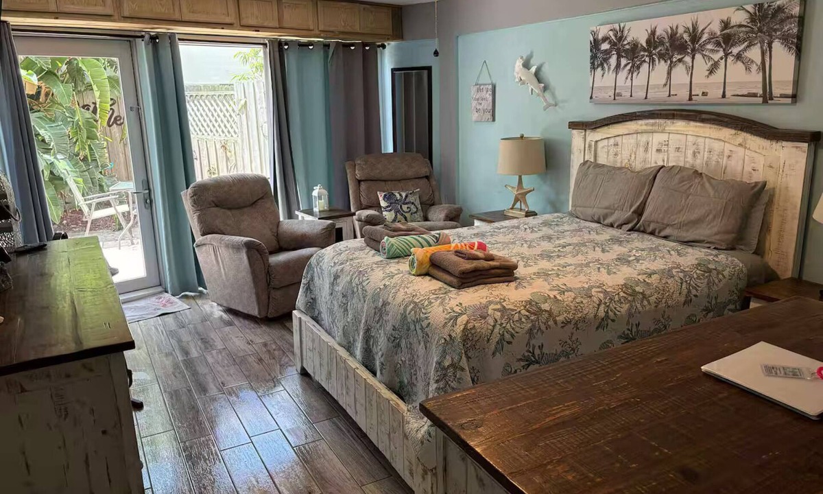 Davis Condo | Couples Den ~ Ocean Front Complex ~ Pool Open
