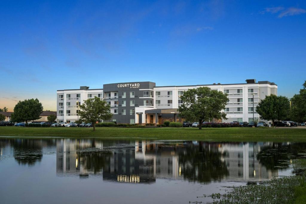 Evansville Hotel | Courtyard by Marriott Evansville East