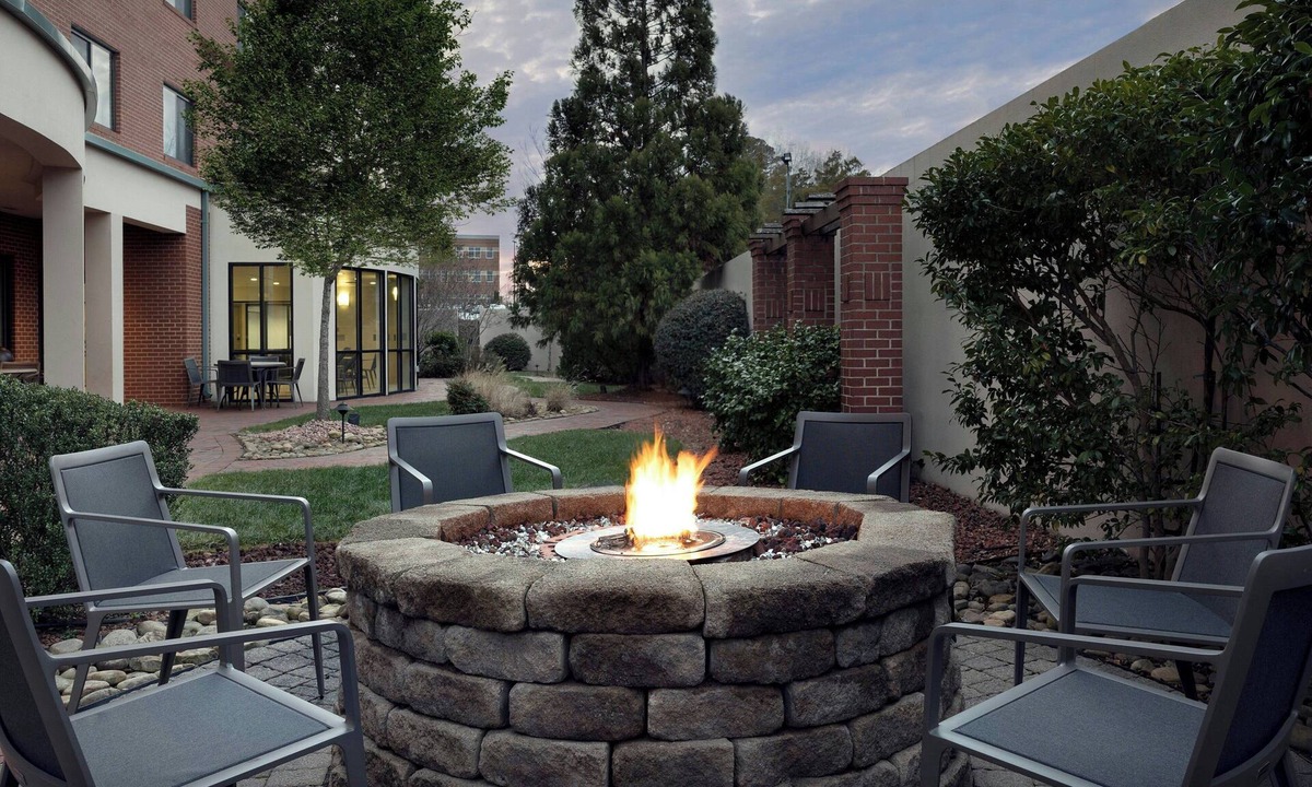 Greensboro Hotel | Courtyard by Marriott Greensboro Airport