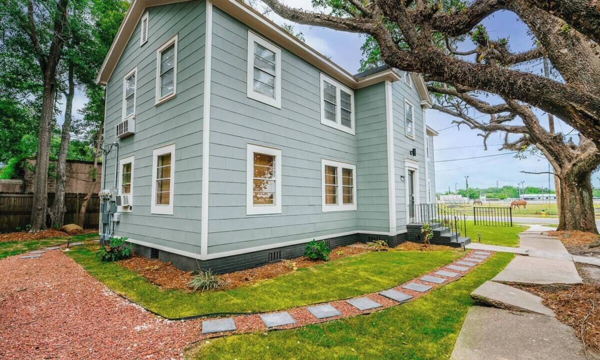 Mobile Apartment | Cozy 1-bedroom apartment in lovely Mobile with WiFi, AC