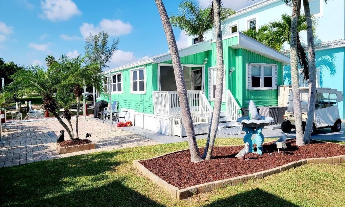 Hutchinson Island South Cottage | Cozy 1-bedroom cottage in gorgeous Jensen Beach gated community