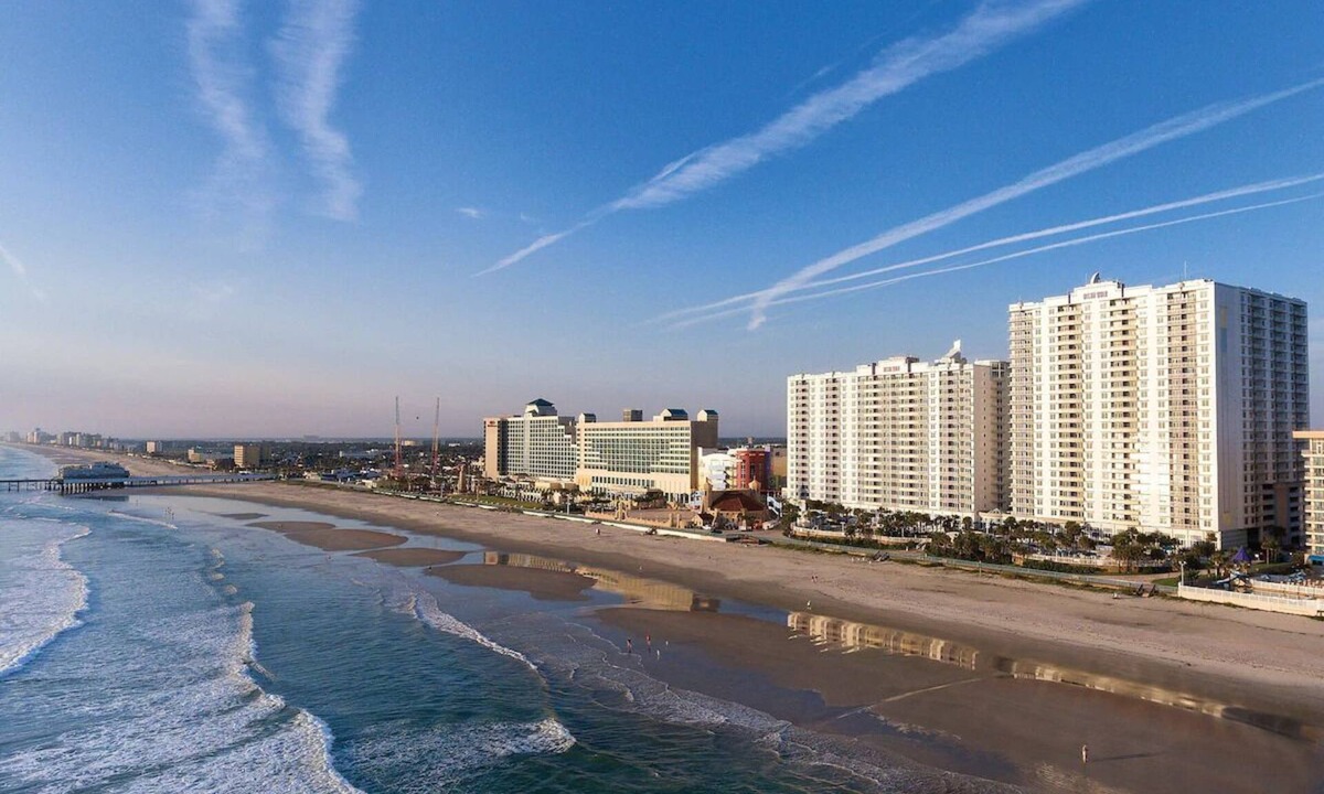 Daytona Beach Resort | Cozy 1-Bedroom Deluxe Suite in Beautiful Daytona Beach!