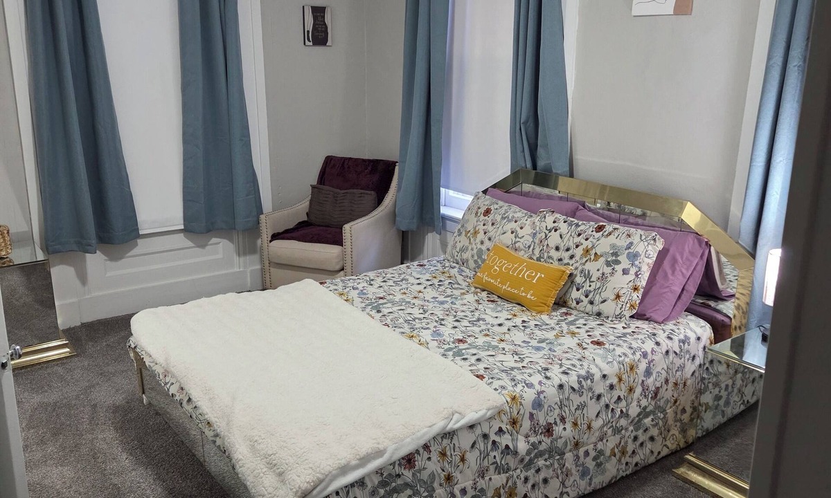 Springfield House | Cozy 1-bedroom house in lovely Springfield with AC