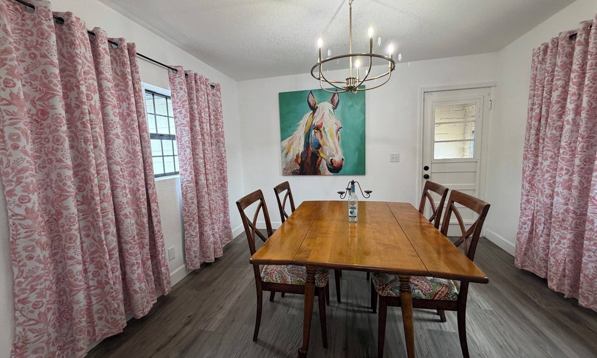 Bartow House | Cozy 2-bedroom house in charming Bartow traveling nurses and vacationers welcome