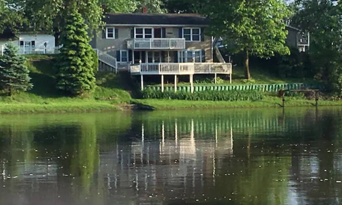 Buffalo House | Cozy Apartment on Tippecanoe River