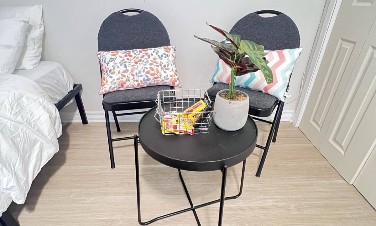 Rexdale Apartment | Cozy Bachelor apartment| 2mins to major retail store
