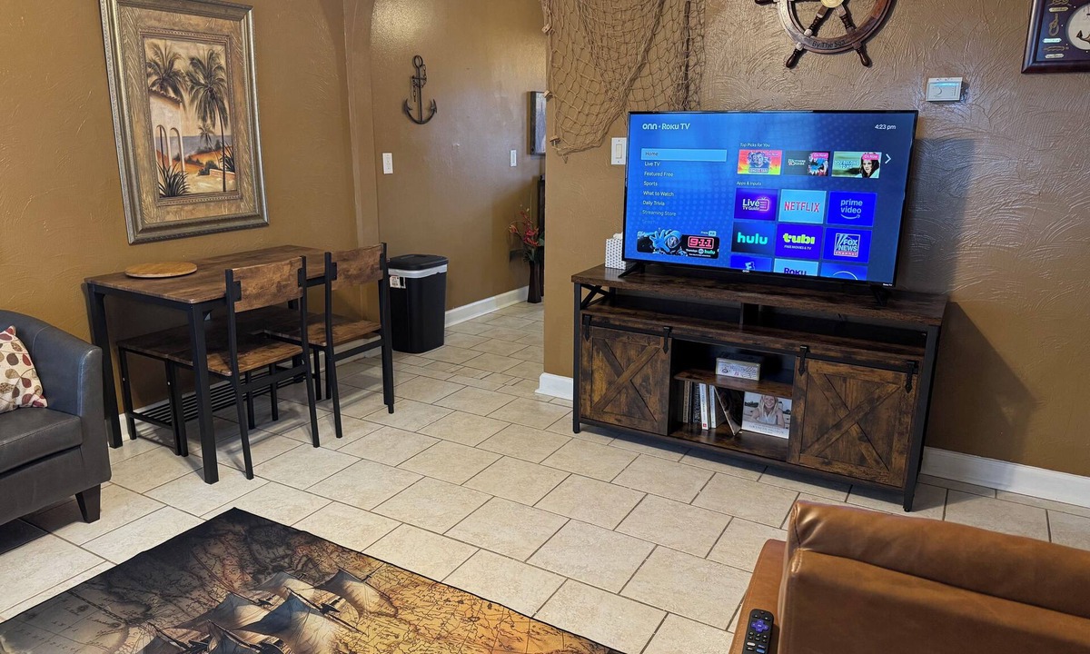 Rockefeller Heights House | Cozy Beach House bungalow 2-bedroom apartment, lovely Ormond Beach with AC, WiFi