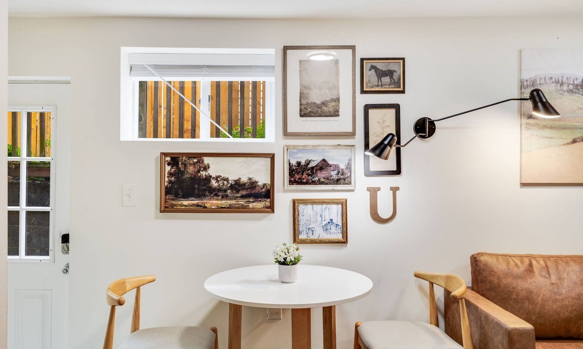 University District Cottage | Cozy Chic 2BD/2BA U District Basement w/AC Walkable to UW, Light Rail Grocery
