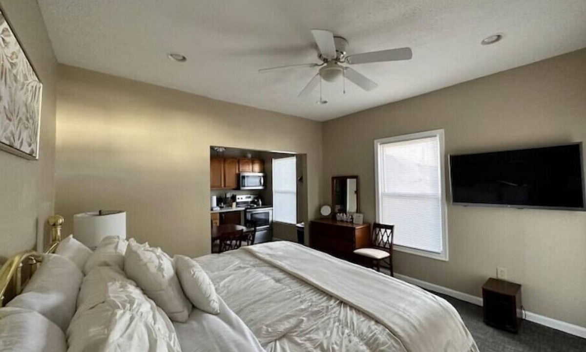 South Park Apartment | Cozy Corner Cottage