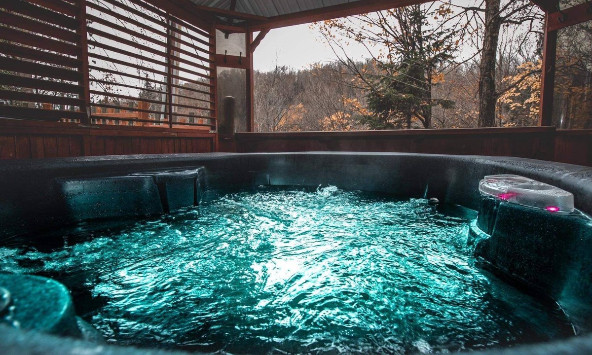 St-Adolphe-d'Howard House | Cozy cottage with hot tub!