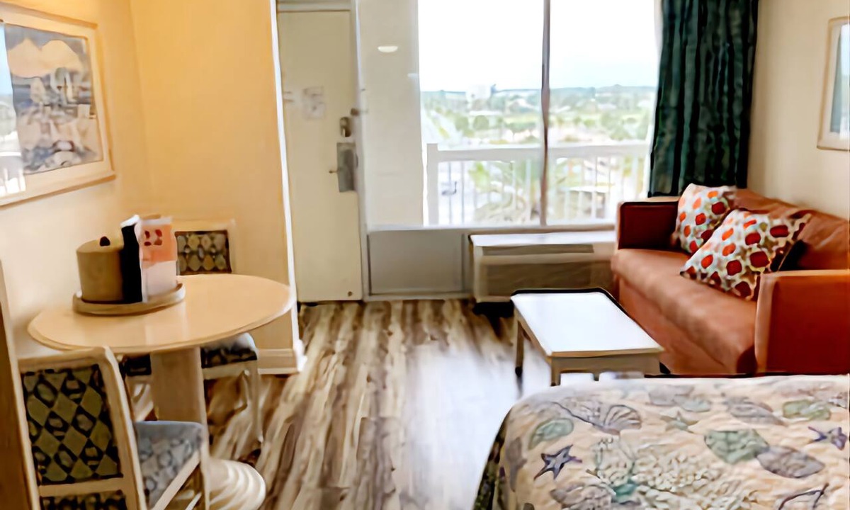 Ortona Park Condo | Cozy Daytona King Deluxe Studio w/kitchen, pool, gym, sauna, fitness center