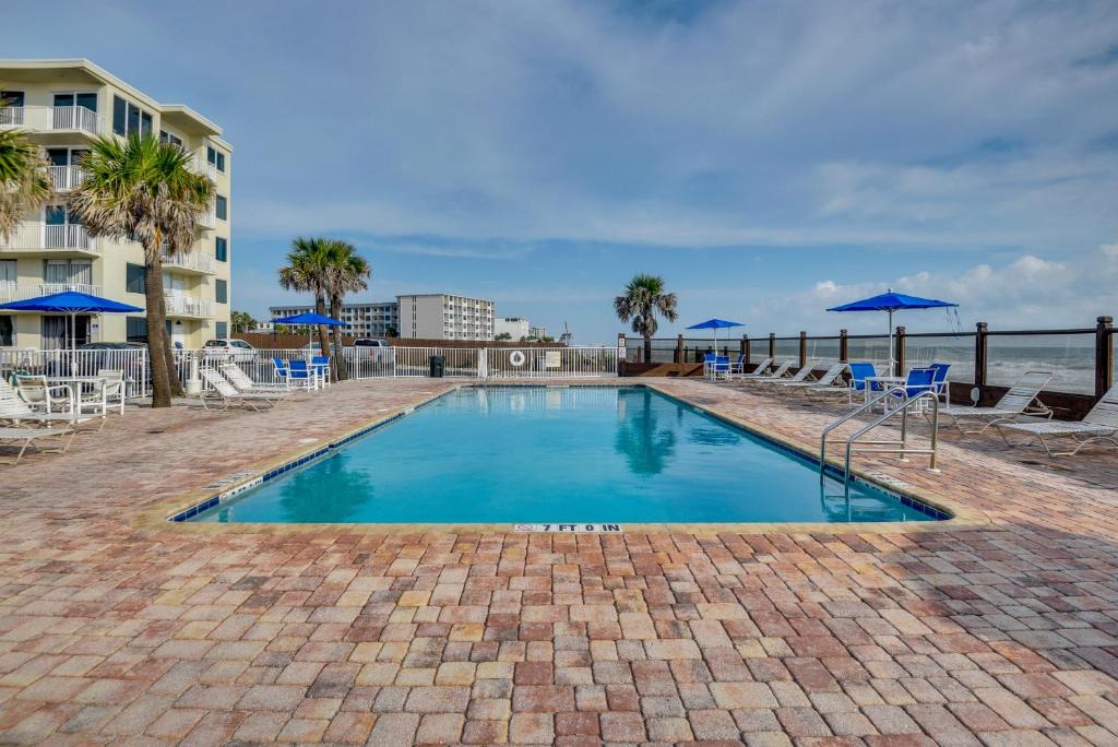 Bostwick Park Apartment | Cozy Florida Getaway w/Pool Access & Ocean Views!