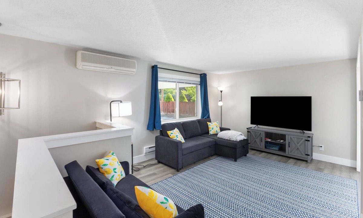 Logan House | Cozy home in Logan, close to USU