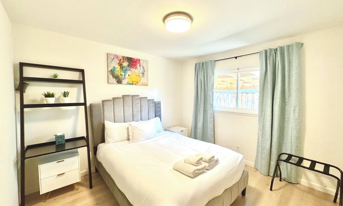 Concord House | Cozy Home with Wifi, AC, Washer/Dryer Near Napa, SF, Hospitals & Bay Area!