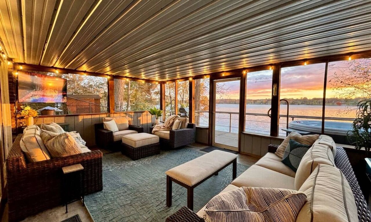Decatur House | Cozy lakefront A‑frame w/hot tub & dock