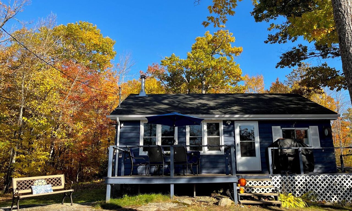 Big Chute Cottage | Cozy Lakeside Cottage Retreat with Kayaks, Paddle Boat & Sunset Waterfront Views
