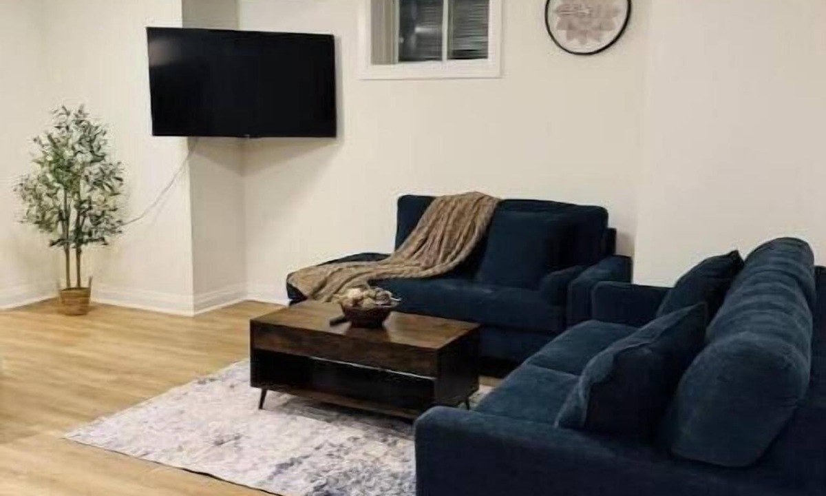 Brampton Apartment | COZY LUXURY BASEMENT APARTMENT