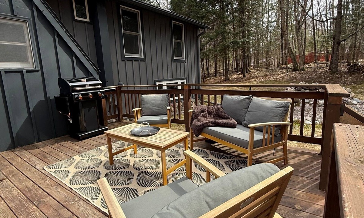 Woodruff House | Cozy Northwoods Retreat – ATV Trails, Hot Tub & Pet Friendly!