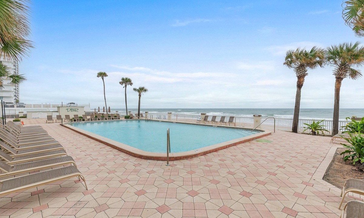 Ortona Park Condo | Cozy Oceanfront Studio w/Kitchenette & Beach Access in Daytona