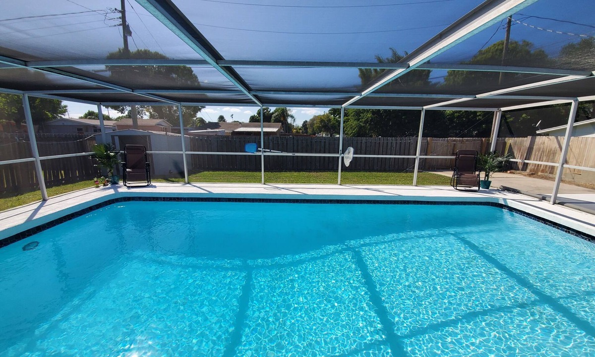 Bowe Gardens House | Cozy Pool Paradise with *Heated-Pool In Winter Months*