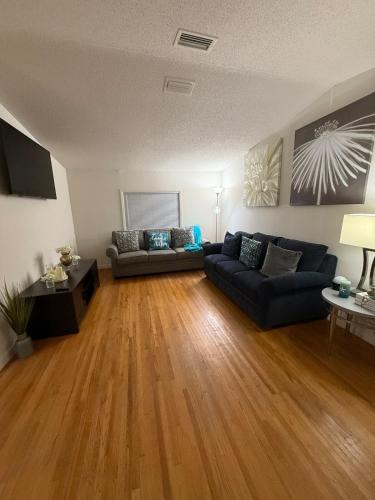 Rogers Deland House | Cozy Quiet Near Downtown DeLand- Daytona Beach