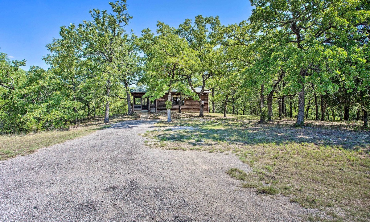 Davis Cabin | Cozy, Secluded Davis Cabin on 60 Wooded Acres