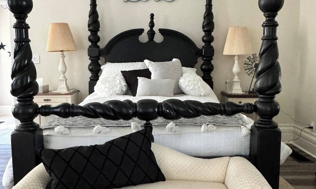 Howell House | Cozy stay awaits at The Farmhouse at The Carr Farm in Howell!