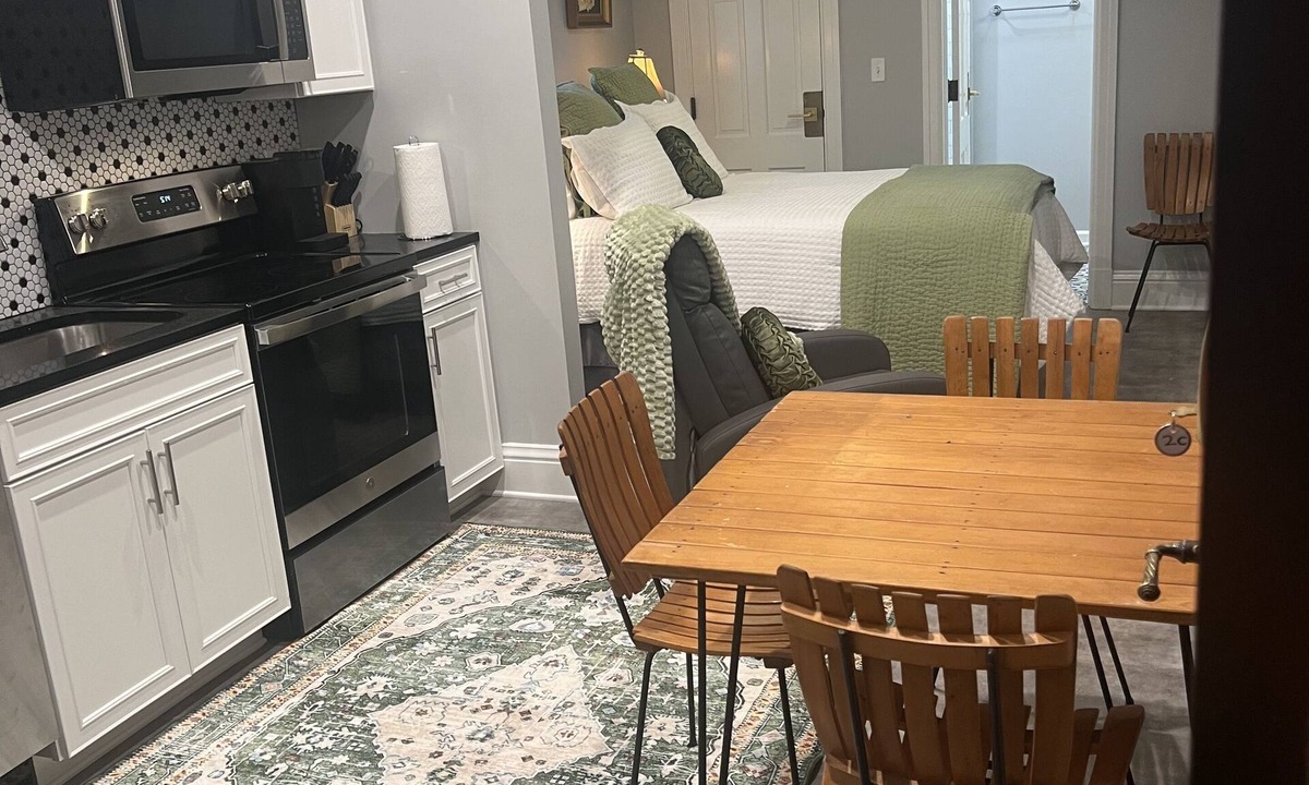Pascagoula Apartment | Cozy Stylish Executive Studio, Great Downtown Pascagoula Location