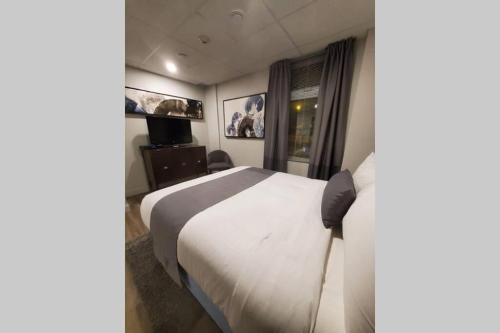Downtown Gatineau Apartment | Cozy Sweet Studio #4, Only 10 min to D.T. Ottawa
