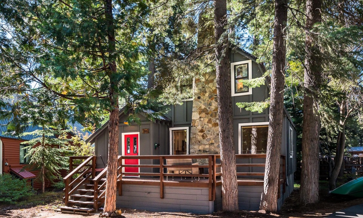 Sunnyside House | Cozy Updated Tahoe Park Gem! Pet Friendly!