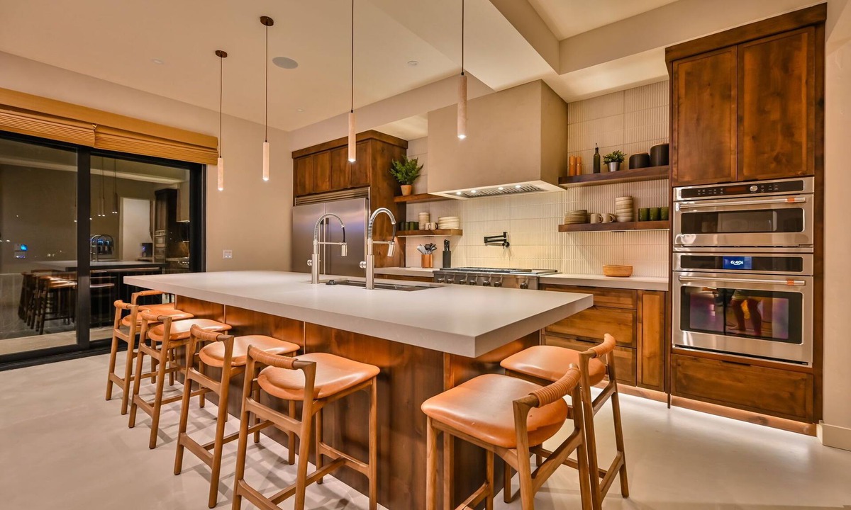 Eden House | Creekside Cabin: Redlight, Yoga Studio, Sauna, & Cold Plunge; 10-min to skiing