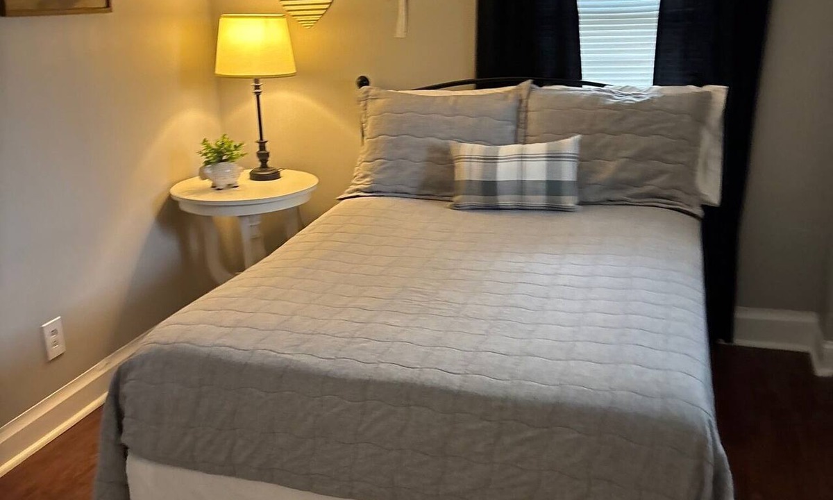 St Albans Apartment | Cute and Cozy Downstairs Apartment in St. Albans