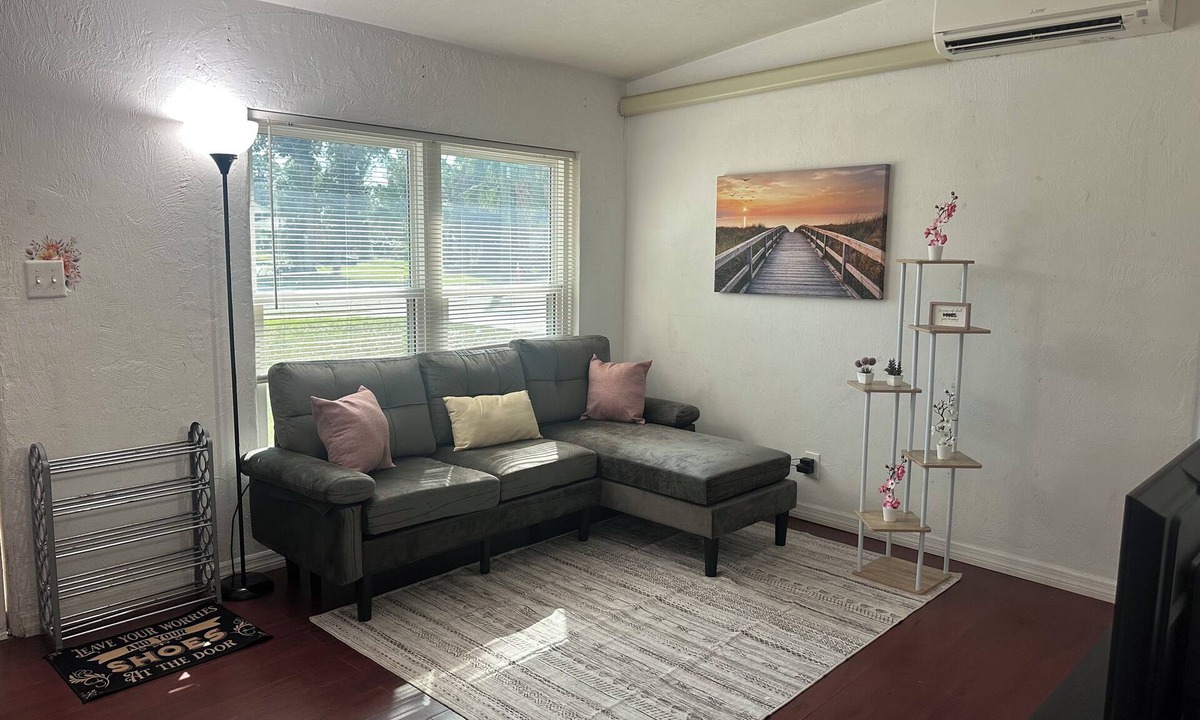 Bethune Grant House | Cute, clean and cozy 3 BR house in great location