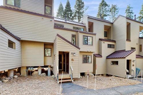 Carnelian Woods House | Cute condo with shared pool hot tub and tennis