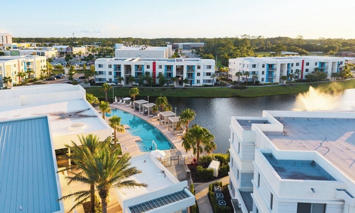 Daytona Beach Apartment | Daytona 3BR Getaway Pool, Gym, Pet Friendly
