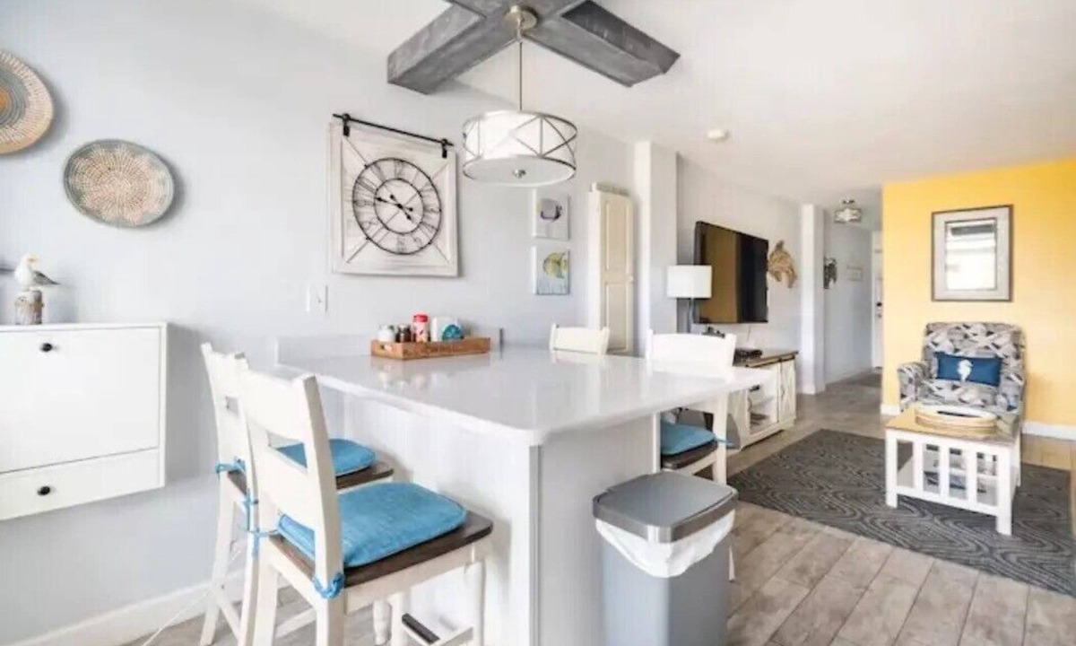 South Peninsula Historic District Condo | Daytona Beach Oceanfront complex with 1 bedroom/2 Full baths