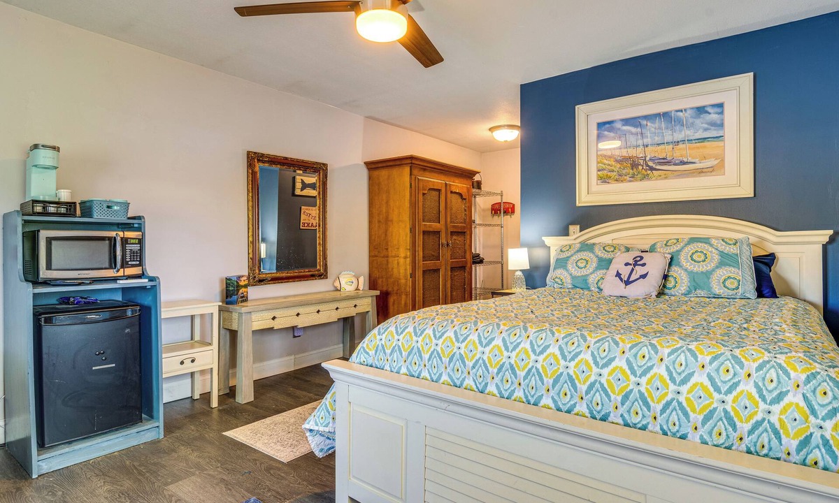 Monticello Apartment | Deck & Views: Waterfront Monticello Studio