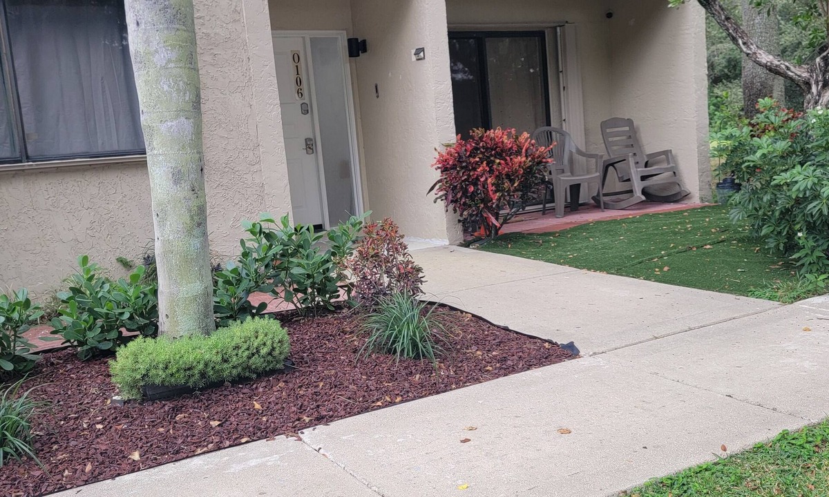 Deerfield Beach Condo | Deerfield Beach golf, entertainment and malls, first floor condo vacation